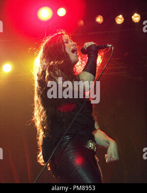 Alanis Morissette führt auf die Auf der Ziegel Konzertreihe im Centennial Olympic Park in Atlanta, Georgia am 14. Juni 2002. Quelle: Chris McKay/MediaPunch Stockfoto