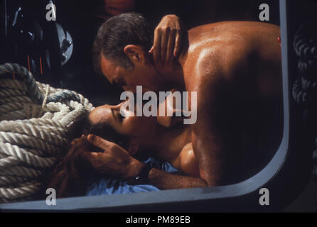 Studio Werbung immer noch von "Sag niemals nie" Sean Connery, Barbara Carrera © 1983 Warner Alle Rechte vorbehalten Datei Referenz # 31708139 THA für die redaktionelle Nutzung nur Stockfoto