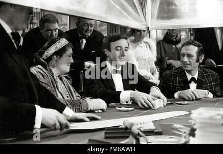 Studio Werbung noch: 'Casino Royale' Peter Sellers 1967 Columbia Datei Referenz # 31781 009 Stockfoto