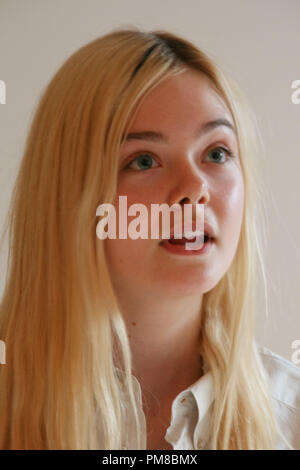 Elle Fanning Portrait Session, 30. November 2012. Reproduktion von amerikanischen Boulevardzeitungen ist absolut verboten. Datei Referenz # 31820 001 GFS nur für redaktionelle Verwendung - Alle Rechte vorbehalten Stockfoto