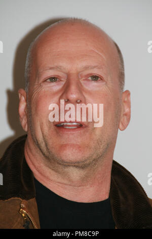 Bruce Willis' ein guter Tag Hart' Portrait Session zu sterben, 2. Februar 2013. Reproduktion von amerikanischen Boulevardzeitungen ist absolut verboten. Datei Referenz # 31844 009 GFS nur für redaktionelle Verwendung - Alle Rechte vorbehalten Stockfoto