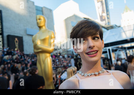 Anne Hathaway, Oscar®-Nominee für Schauspielerin in einer Nebenrolle, kommt für die Oscars® auf der Dolby® Theater in Hollywood, CA, 24. Februar 2013. Stockfoto