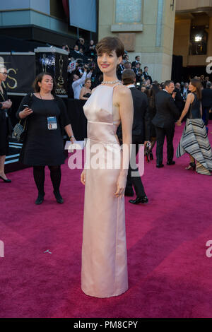 Anne Hathaway, Oscar®-Nominee für Schauspielerin in einer Nebenrolle, kommt für die Oscars® auf der Dolby® Theater in Hollywood, CA, 24. Februar 2013. Stockfoto