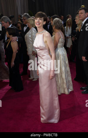 Anne Hathaway, Oscar®-Nominee für Schauspielerin in einer Nebenrolle, kommt für die Oscars® auf der Dolby® Theater in Hollywood, CA, 24. Februar 2013. Stockfoto