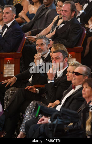 George Clooney, Liev Schreiber, Naomi Watts, Oscar®-nominiert für die Hauptdarstellerin, und Jack Nicholson besuchen Die Oscars® auf der Dolby® Theater in Hollywood, CA, 24. Februar 2013. Stockfoto