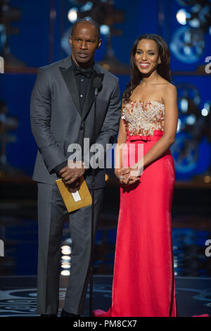 Jamie Foxx, Kerry Washington während der Live ABC Telecast der Oscars® von der Dolby® Theater, in Hollwood, CA, Sonntag, 24. Februar 2013 präsentieren. Stockfoto