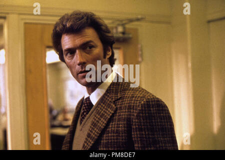 Studio freigegeben Werbung Szenenfoto aus "Dirty Harry" Clint Eastwood 1971 Warner Brothers Datei Referenz # 31955 517 THA Stockfoto