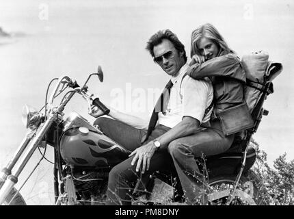 Studio Publicity still: 'The Gauntlet' Clint Eastwood, Sondra Locke 1977 Warner File Reference # 31202 1265THA Stockfoto