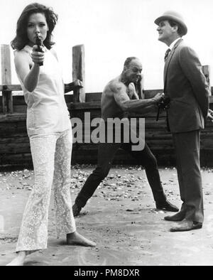 Diana Rigg, Patrick MacNee "Die Rächer" TV ca. 1966 Datei Referenz # 31202 168 THA Stockfoto