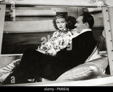 Fred Astaire und Ginger Rogers "Hutprofil" 1935 RKO Datei Referenz # 31202 267 THA Stockfoto