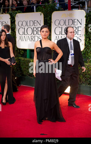 Mila Kuna besucht die 69. jährliche Golden Globe Awards im Beverly Hilton in Beverly Hills, CA am Sonntag, den 15. Januar 2012. Stockfoto