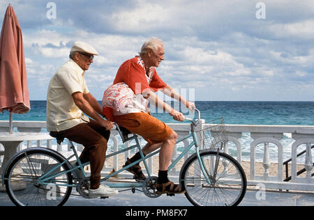 Film Still / Werbung noch von 'Wrestling Ernest Hemingway", Robert Duvall, Richard Harris © 1993 Warner Foto: Ron Phillips Datei Referenz # 31371010 THA nur für redaktionelle Verwendung Alle Rechte vorbehalten Stockfoto