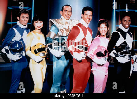 Film Still / Werbung noch von David 'Mighty Morphin' Power Rangers" Yost, Thuy Trang, Jason David Frank, Steve Cardenas, Amy Jo Johnson ca. 1993 Datei Referenz # 31371221 THA nur für redaktionelle Verwendung Alle Rechte vorbehalten Stockfoto