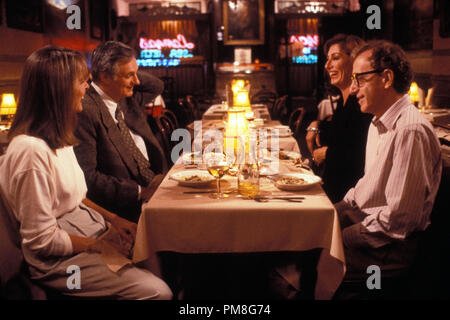 Film Still / Werbung noch von 'Manhattan Murder Mystery' Diane Keaton, Alan Alda, Anjelica Huston, Woody Allen © 1993 Tri-star Bilder Datei Referenz # 31371236 THA nur für redaktionelle Verwendung Alle Rechte vorbehalten Stockfoto