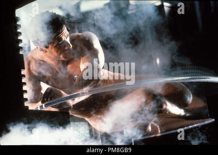 Film Still / Werbung noch von 'Demolition Man' Sylvester Stallone © 1993 Warner Foto: Dale Robinette Datei Referenz # 31371329 THA nur für redaktionelle Verwendung Alle Rechte vorbehalten Stockfoto