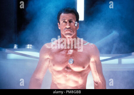 Film Still / Werbung noch von 'Demolition Man' Sylvester Stallone © 1993 Warner Foto: Andrew Cooper Datei Referenz # 31371331 THA nur für redaktionelle Verwendung Alle Rechte vorbehalten Stockfoto