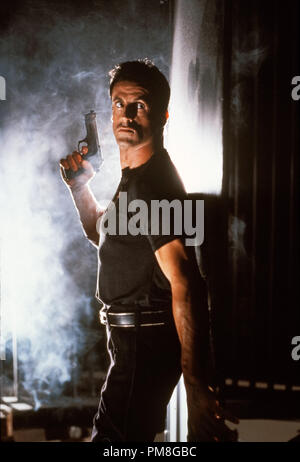 Film Still / Werbung noch von 'Demolition Man' Sylvester Stallone © 1993 Warner Foto: Aaron Rapoport Datei Referenz # 31371332 THA nur für redaktionelle Verwendung Alle Rechte vorbehalten Stockfoto