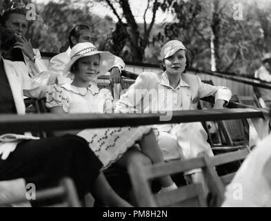 (Archival Classic Cinema - Marlene Dietrich Retrospektive) Marlene Dietrich mit Tochter Maria Sieber um 1934 Aktenzeichen # 31496 002THA Stockfoto