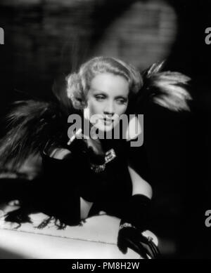 (Archival Classic Cinema - Marlene Dietrich Retrospektive) Marlene Dietrich circa 1935 File Reference # 31496 005THA Stockfoto