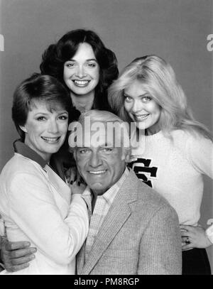 Studio Werbung immer noch von "Zu nah für Komfort 'Nancy Dussault, Ted Knight, Deborah Van Valkenburgh, Lydia Cornell 1980 Alle Rechte vorbehalten Datei Referenz # 31715024 THA für die redaktionelle Nutzung nur Stockfoto