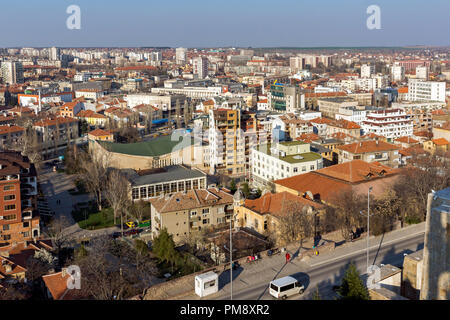 Chaskowo, Bulgarien - 15. MÄRZ 2014: atemberaubende Aussicht auf die Stadt von Haskovo - vom Denkmal der Jungfrau Maria, Bulgarien Stockfoto