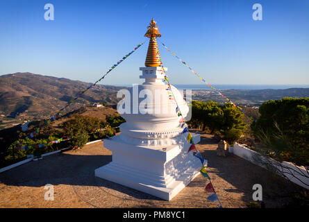 Der Kalachakra Stupa über Trepiche. Nach der buddhistischen Tradition Es bringt Frieden, Wohlstand und Schutz und wurde von lupon Tsechu Rimpoche gebaut Stockfoto