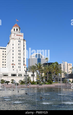 LONG BEACH, CALIF-Sept 10, 2018: The Breakers Hotel ist ein Wahrzeichen, 14-stöckiges Gebäude am East Ocean Boulevard in Downtown Long Beach derzeit durchmachen Stockfoto