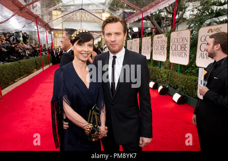 Eve Mavrakis und Ewan McGregor nehmen an der 69. jährlichen Golden Globes Awards mit einem Gast im The Beverly Hilton, Beverly Hills, CA am Sonntag, den 15. Januar 2012. Stockfoto