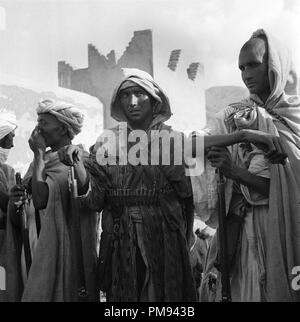 Marokko 1930 Marokkanische Stammesangehörigen Bewaffnet mit Pistolen Stockfoto