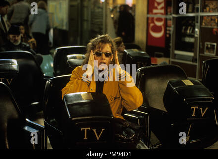 Studio Werbung noch von 'Adventures in Babysitting "Penelope Ann Miller © 1987 Touchstone Pictures Alle Rechte vorbehalten Datei Referenz # 31697324 THA für die redaktionelle Nutzung nur Stockfoto