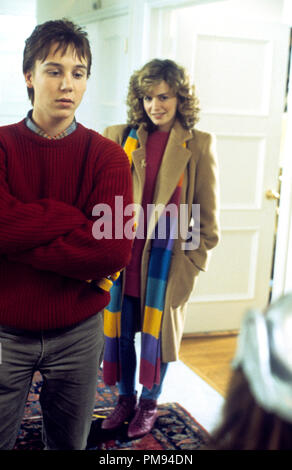 Studio Werbung noch von 'Adventures in Babysitting 'Keith Coogan, Elisabeth Shue © 1987 Touchstone Pictures Alle Rechte vorbehalten Datei Referenz # 31697330 THA für die redaktionelle Nutzung nur Stockfoto