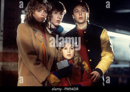 Studio Werbung noch von 'Adventures in Babysitting' Elisabeth Shue, Anthony Rapp, Maia Brewton, Keith Coogan © 1987 Touchstone Pictures Alle Rechte vorbehalten Datei Referenz # 31697332 THA für die redaktionelle Nutzung nur Stockfoto