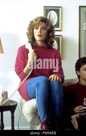 Studio Werbung noch von 'Adventures in Babysitting' Elisabeth Shue © 1987 Touchstone Pictures Alle Rechte vorbehalten Datei Referenz # 31697335 THA für die redaktionelle Nutzung nur Stockfoto