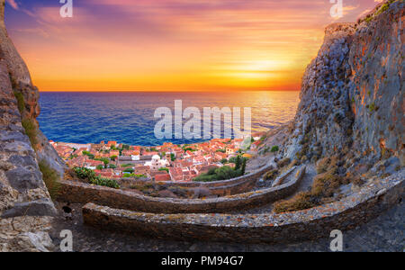 Die mittelalterliche "castletown' von Monemvasia, oft als "Die griechischen Gibraltar", Lakonien, Peloponnes, Griechenland Stockfoto