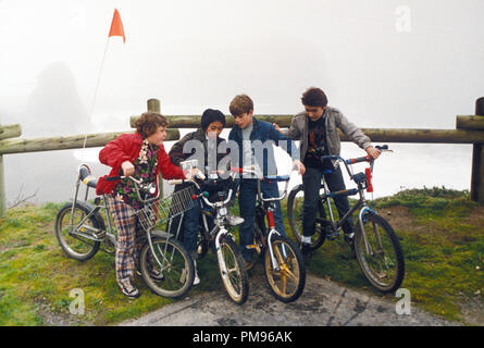 Studio Werbung immer noch von "Die Goonies" Jeff Cohen, Jonathan Ke Quan, Sean Astin, Corey Feldman © 1985 Warner Alle Rechte vorbehalten Datei Referenz # 31703060 THA für die redaktionelle Nutzung nur Stockfoto