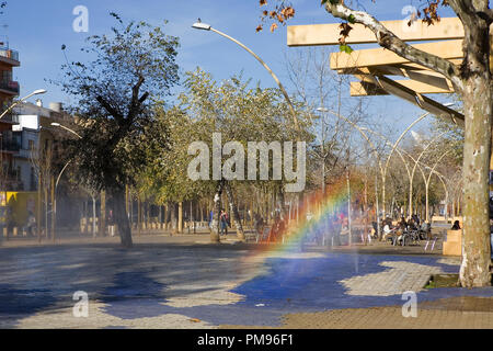 Modernen Brunnen Erstellen eines Regenbogens, La Alameda de Hércules, Sevilla, Andalusien, Spanien Stockfoto