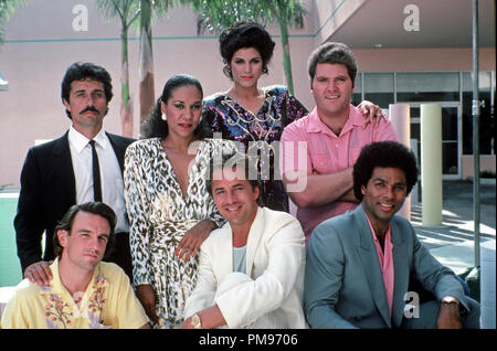 Studio Werbung noch von 'Miami Vice' John Diehl, Edward James Olmos, Olivia Brown, Don Johnson, Saundra Santiago, Michael Talbott, Philip Michael Thomas ca. 1985 Stockfoto