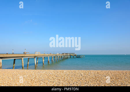 Viel Strand und Pier, Kent, Großbritannien Stockfoto