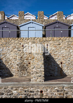 Badekabinen, Charmouth, Dorset, Großbritannien Stockfoto