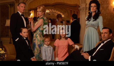 'Mad Men' Staffel 6 (2013) noch von Januar Jones, Jon Hamm, Jessica Paré, Christopher Stanley und Kiernan Shipka in Mad Men Stockfoto
