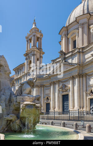Sant'Agnese in Agone & Fontana dei Quattro Fiumi, Piazza Navona, Rom, Italien Stockfoto