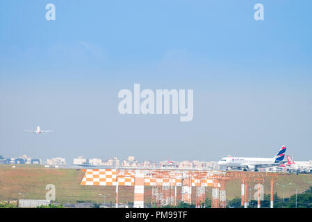 Sao Paulo, Brasilien, Mai 26, 2018: Flugzeuge der Landung am Flughafen Congonhas in São Paulo, Brasilien Stockfoto