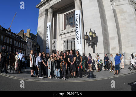 London, Großbritannien. 16. Sep 2018. Fashionista besuchen Fashion Scout - SS 19 - London Fashion Week - Tag 3, London, UK. 16. September 2018. Bild Capital/Alamy leben Nachrichten Stockfoto