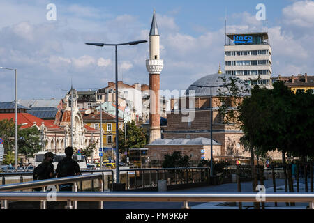 Sofia, Bulgarien. 11 Sep, 2018. 11.09.2018, Bulgarien, Sofia: Die Banja Bashi Moschee in der Mitte auf Maria-Luiza-Boulevard. Foto: Jens Kalaene/dpa-Zentralbild/ZB | Verwendung weltweit/dpa/Alamy leben Nachrichten Stockfoto