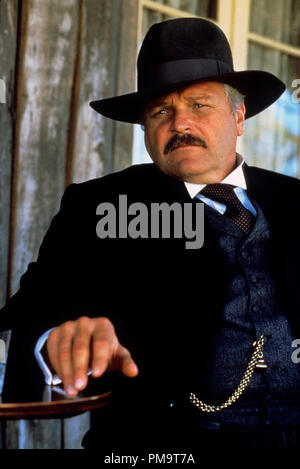 Studio Werbung immer noch von "Return to Snowy River' Brian Dennehy © 1988 Buena Vista Bilder Alle Rechte vorbehalten Datei Referenz # 31694133 THA für die redaktionelle Nutzung nur Stockfoto