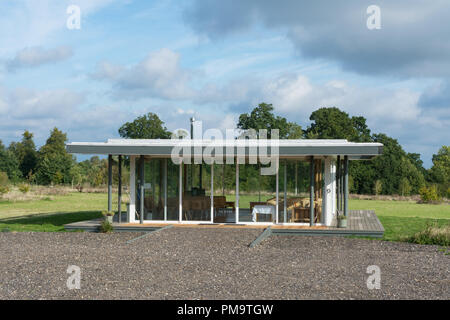 Der glaspavillon bei Clandon Holz Nature Reserve & Natürliche Gräberfeld in Surrey, Großbritannien Stockfoto