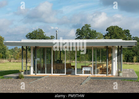 Der glaspavillon bei Clandon Holz Nature Reserve & Natürliche Gräberfeld in Surrey, Großbritannien Stockfoto