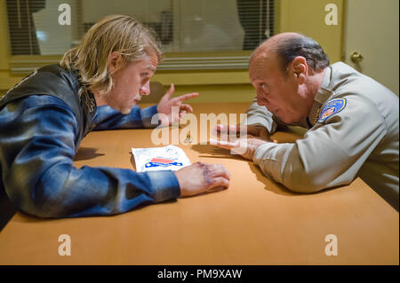 Söhne der Anarchie: Folge "alten Knochen" Charlie Hunnam (L) als 'Jax' und Dayton Callie als Chief Wayne Unser. Photo Credit: Prashant Gupta/FX Stockfoto