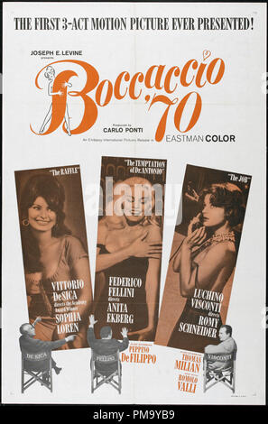 Studio Werbung noch: 'Boccaccio 70' Poster Sophia Loren, Anita Ekberg, Romy Schneider 1962 Datei Referenz # 31780 029 Stockfoto