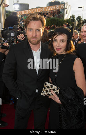 Schauspieler Ewan McGregor und Eve Mavrakis nehmen an der 70. jährlichen Golden Globes Awards im Beverly Hilton in Beverly Hills, CA am Sonntag, den 13. Januar 2013. Stockfoto